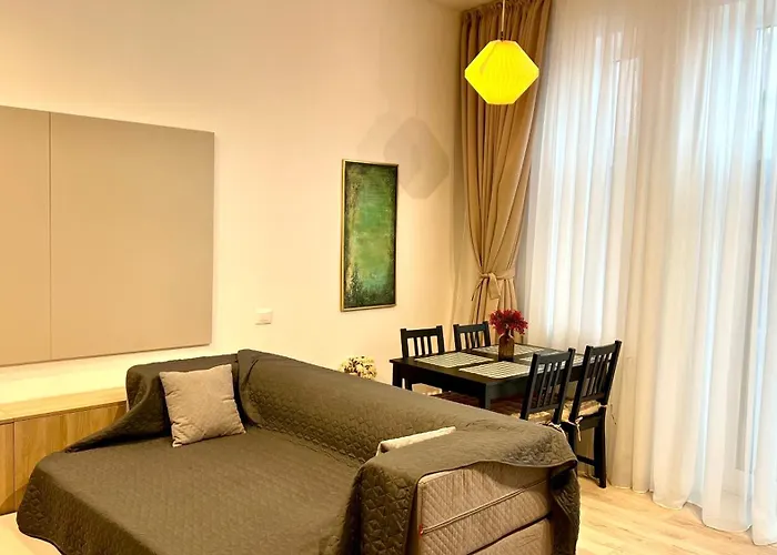 Nice Flat In Villa Near Old Town
