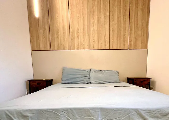 Nice Flat In Villa Near Old Town